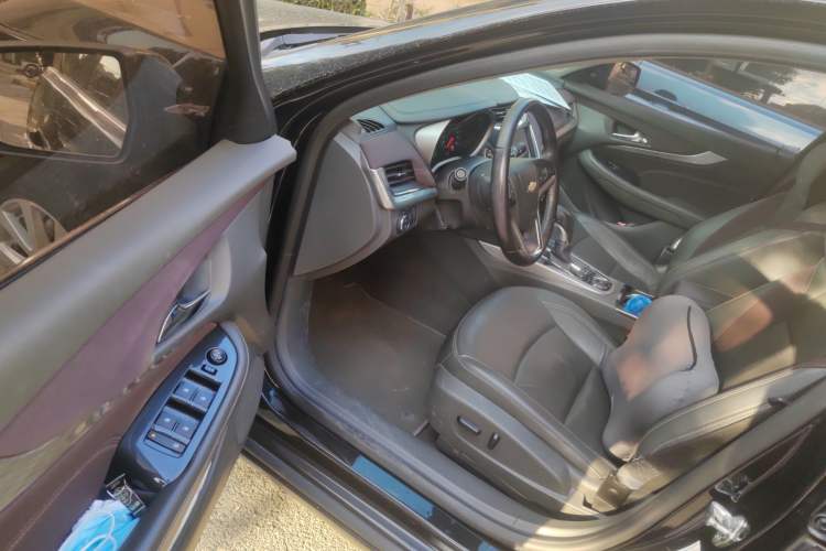 Used Chevrolet Malibu 2018 530T Automatic Luxury Edition Driver Seat