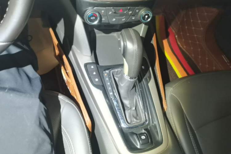 Used Chevrolet Malibu 2018 530T Automatic Luxury Edition Gear Lever