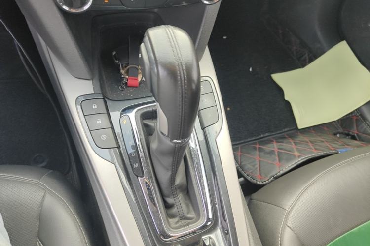 Used Chevrolet Malibu 2018 530T Automatic Fashion Edition Gear Lever
