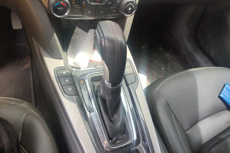 Used Chevrolet Malibu 2018 530T Automatic Fashion Edition Gear Lever