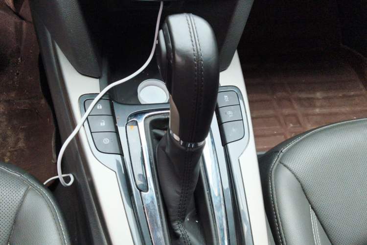 Used Chevrolet Malibu 2018 530T Automatic Fashion Edition Gear Lever