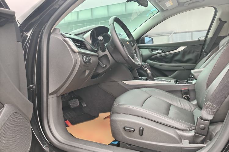 Used Chevrolet Malibu 2018 530T Automatic Luxury Edition Interior 2