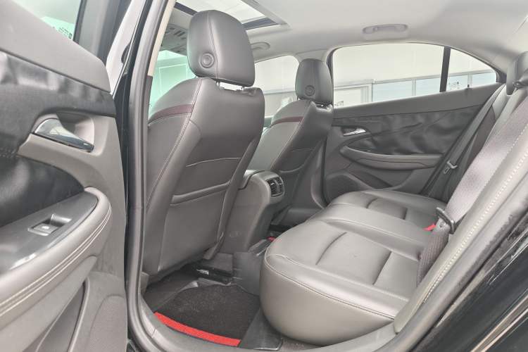 Used Chevrolet Malibu 2018 530T Automatic Luxury Edition Interior 3