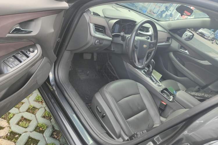 Used Chevrolet Malibu 2018 530T Automatic Fashion Edition Interior 3