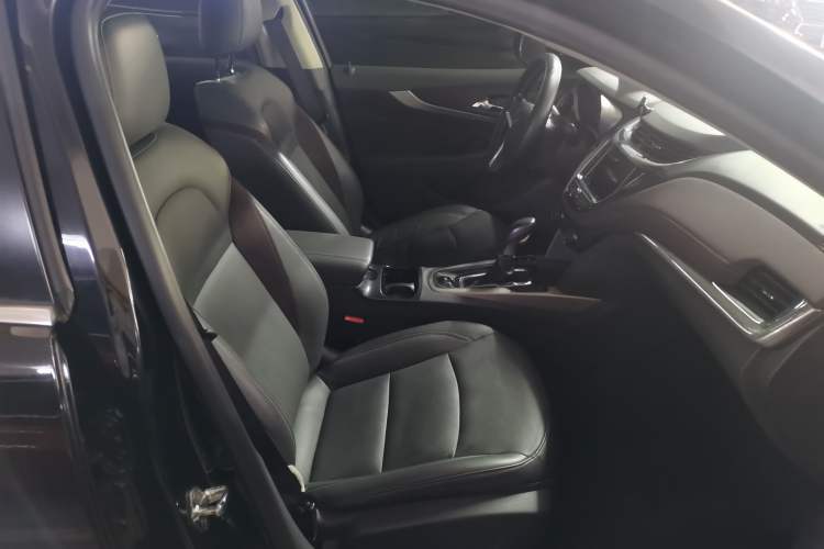 Used Chevrolet Malibu 2018 530T Automatic Luxury Edition Interior 4