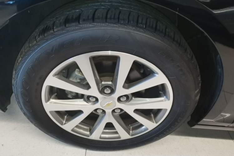 Used Chevrolet Malibu 2018 530T Automatic Luxury Edition Left Front Wheel Hub