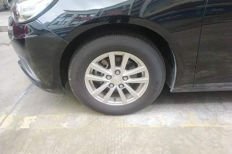 Used Chevrolet Malibu 2018 530T Automatic Fashion Edition Left Front Wheel Hub