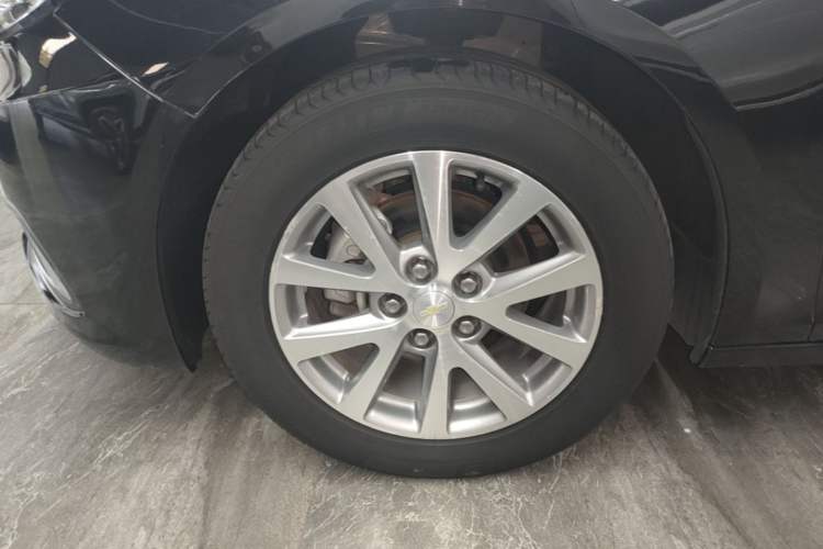 Used Chevrolet Malibu 2018 530T Automatic Luxury Edition Left Front Wheel Hub