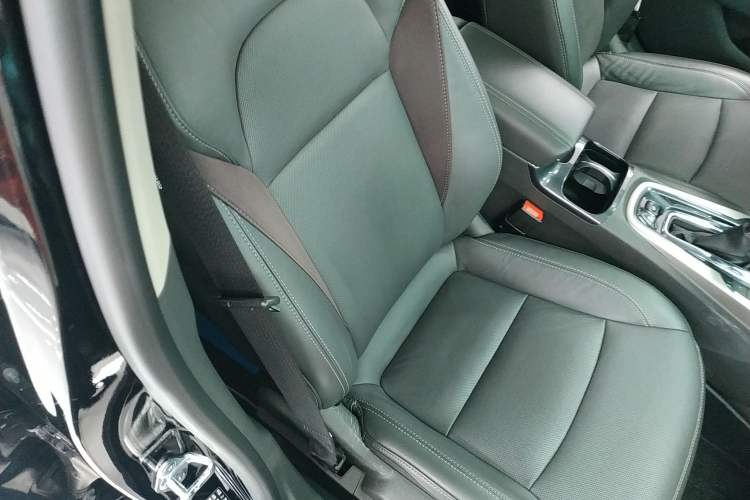 Used Chevrolet Malibu 2018 530T Automatic Luxury Edition Right Front Seat