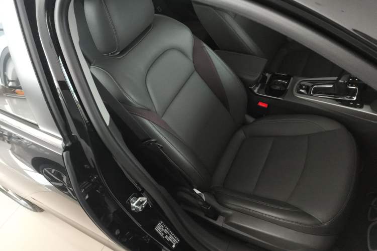 Used Chevrolet Malibu 2018 530T Automatic Luxury Edition Right Front Seat