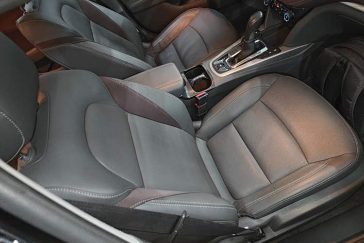 Used Chevrolet Malibu 2018 530T Automatic Luxury Edition Right Front Seat