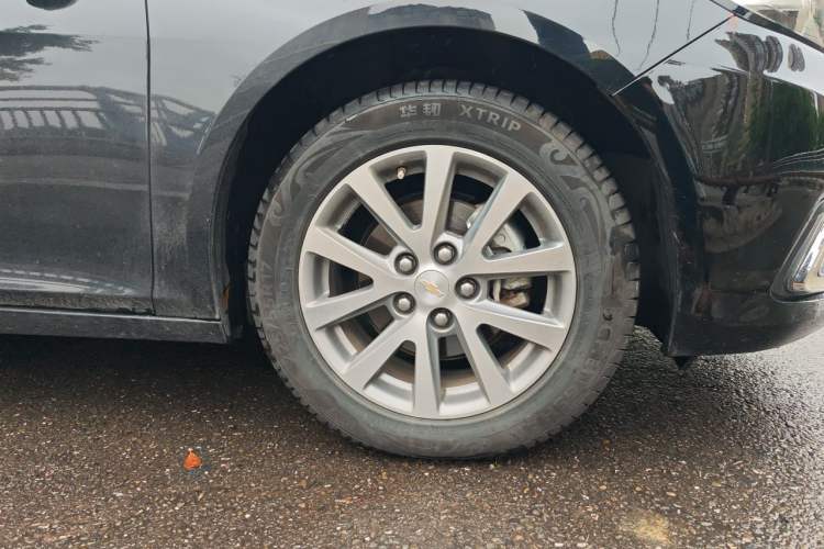 Used Chevrolet Malibu 2018 530T Automatic Luxury Edition Right Front Wheel Hub
