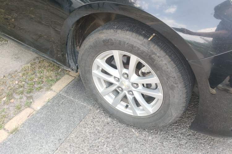 Used Chevrolet Malibu 2018 530T Automatic Fashion Edition Right Front Wheel Hub