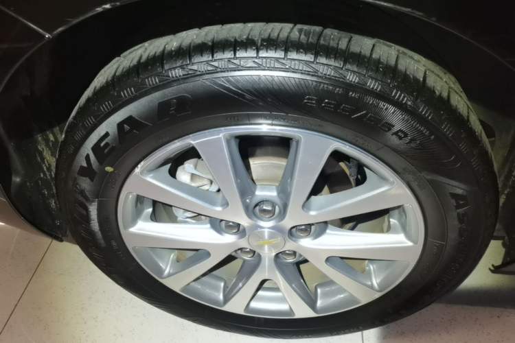 Used Chevrolet Malibu 2018 530T Automatic Luxury Edition Right Rear Wheel Hub