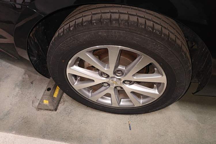 Used Chevrolet Malibu 2018 530T Automatic Luxury Edition Right Rear Wheel Hub