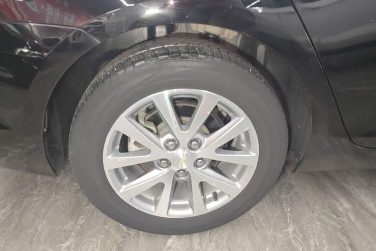Used Chevrolet Malibu 2018 530T Automatic Luxury Edition Right Rear Wheel Hub