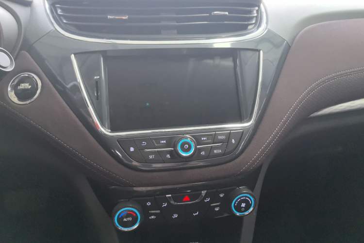 Used Chevrolet Malibu 2018 530T Automatic Luxury Edition Audio And AC Panel