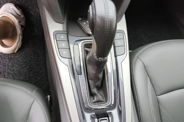 Used Chevrolet Malibu 2018 530T Automatic Fashion Edition Gear Lever
