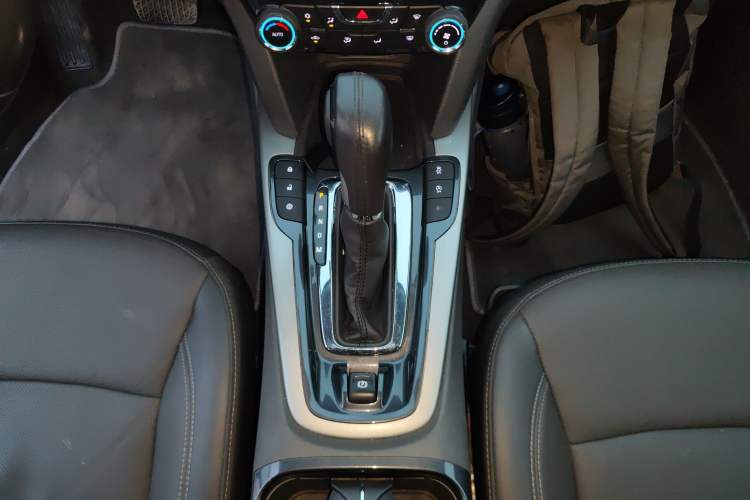 Used Chevrolet Malibu 2018 530T Automatic Fashion Edition Gear Lever