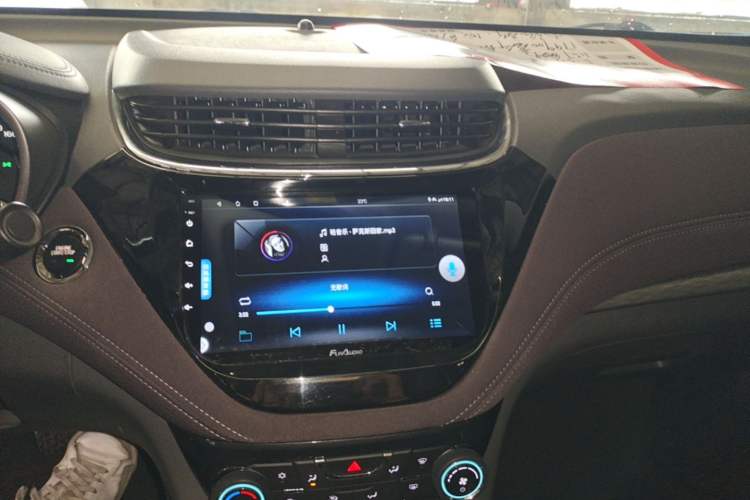 Used Chevrolet Malibu 2018 530T Automatic Fashion Edition Audio And AC Panel