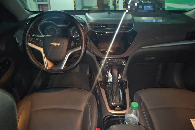Used Chevrolet Malibu 2018 530T Automatic Luxury Edition Center Console