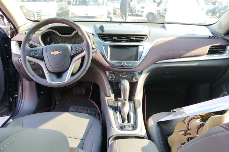 Used Chevrolet Malibu 2018 530T Automatic Luxury Edition Center Console