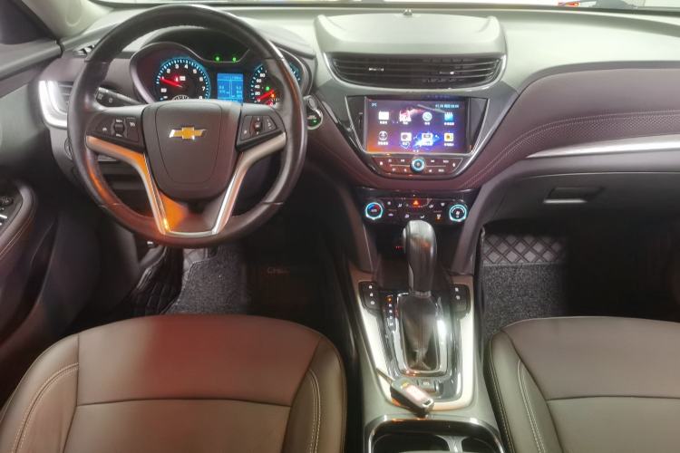 Used Chevrolet Malibu 2018 530T Automatic Luxury Edition Center Console