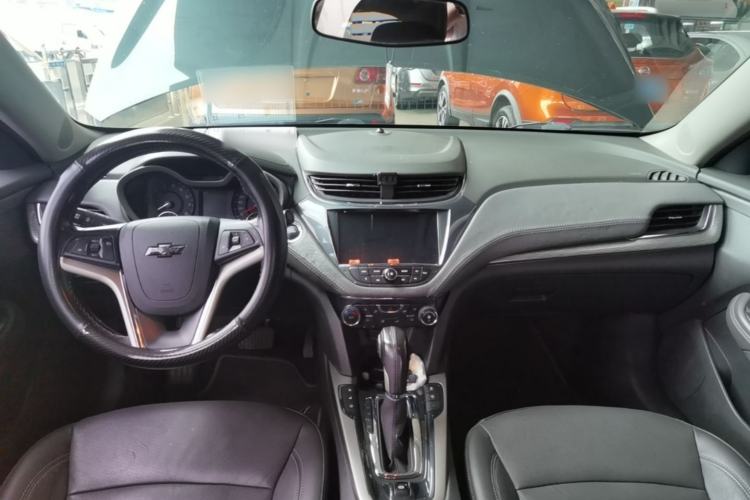 Used Chevrolet Malibu 2018 530T Automatic Fashion Edition Center Console