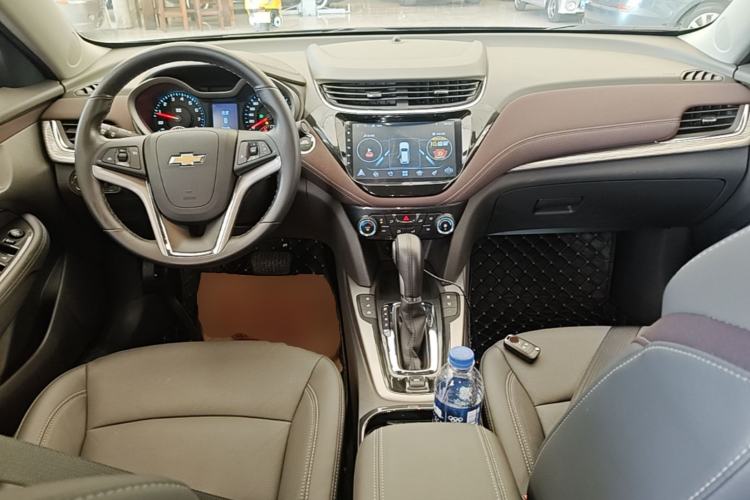 Used Chevrolet Malibu 2018 530T Automatic Fashion Edition Center Console
