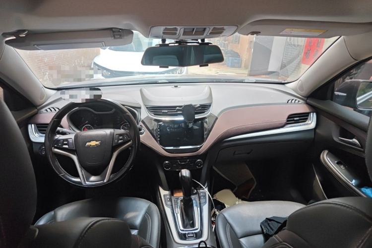 Used Chevrolet Malibu 2018 530T Automatic Luxury Edition Center Console