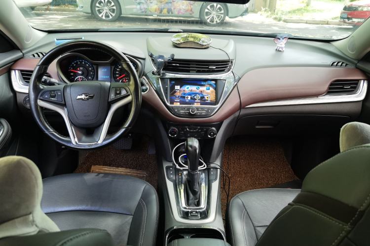 Used Chevrolet Malibu 2018 530T Automatic Luxury Edition Center Console