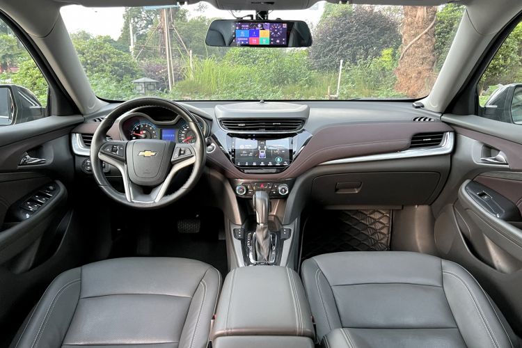 Used Chevrolet Malibu 2018 530T Automatic Fashion Edition Center Console