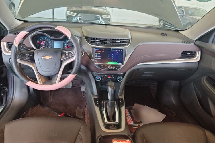 Used Chevrolet Malibu 2018 530T Automatic Luxury Edition Center Console