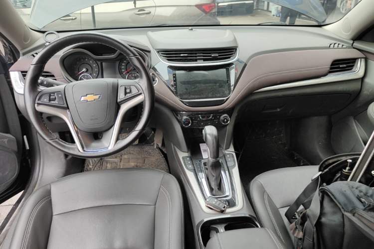 Used Chevrolet Malibu 2018 530T Automatic Fashion Edition Center Console