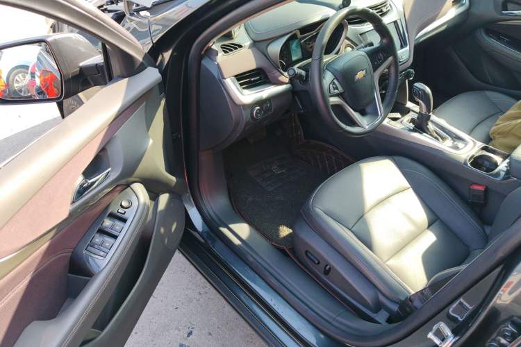 Used Chevrolet Malibu 2018 530T Automatic Luxury Edition Driver Seat