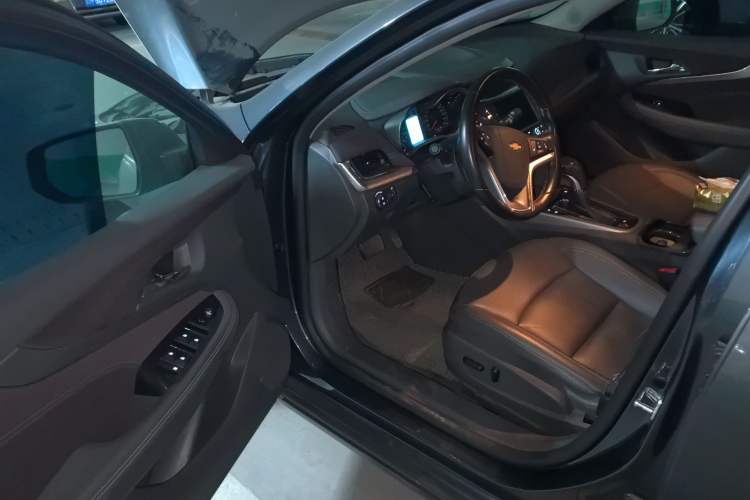 Used Chevrolet Malibu 2018 530T Automatic Luxury Edition Driver Seat