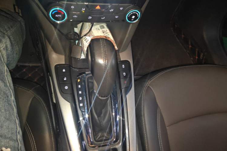 Used Chevrolet Malibu 2018 530T Automatic Luxury Edition Gear Lever