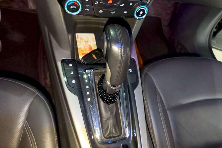 Used Chevrolet Malibu 2018 530T Automatic Fashion Edition Gear Lever