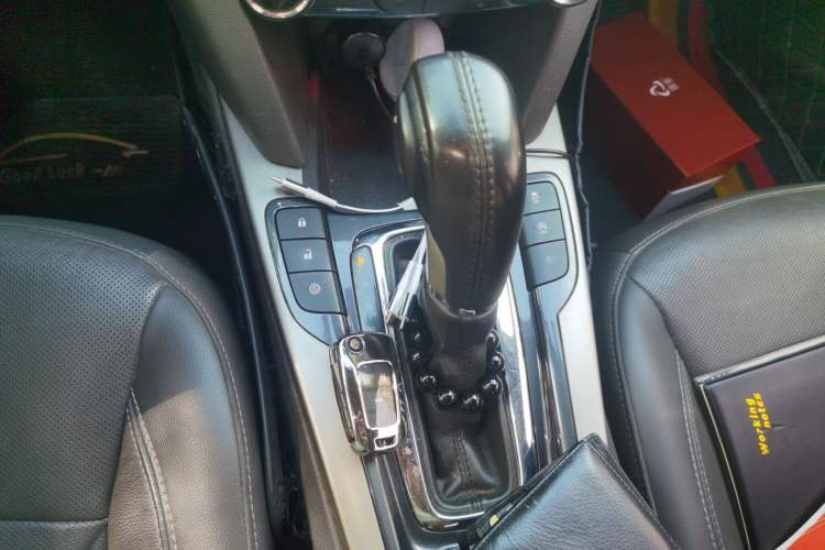 Used Chevrolet Malibu 2018 530T Automatic Fashion Edition Gear Lever