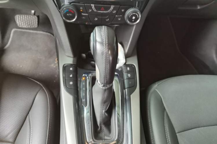 Used Chevrolet Malibu 2018 530T Automatic Fashion Edition Gear Lever