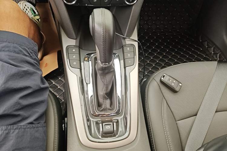 Used Chevrolet Malibu 2018 530T Automatic Fashion Edition Gear Lever