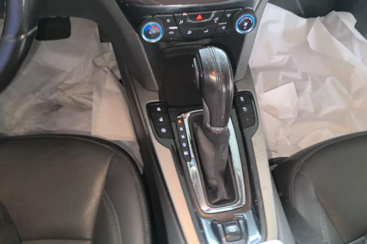 Used Chevrolet Malibu 2018 530T Automatic Fashion Edition Gear Lever