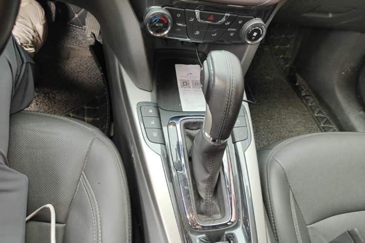 Used Chevrolet Malibu 2018 530T Automatic Fashion Edition Gear Lever