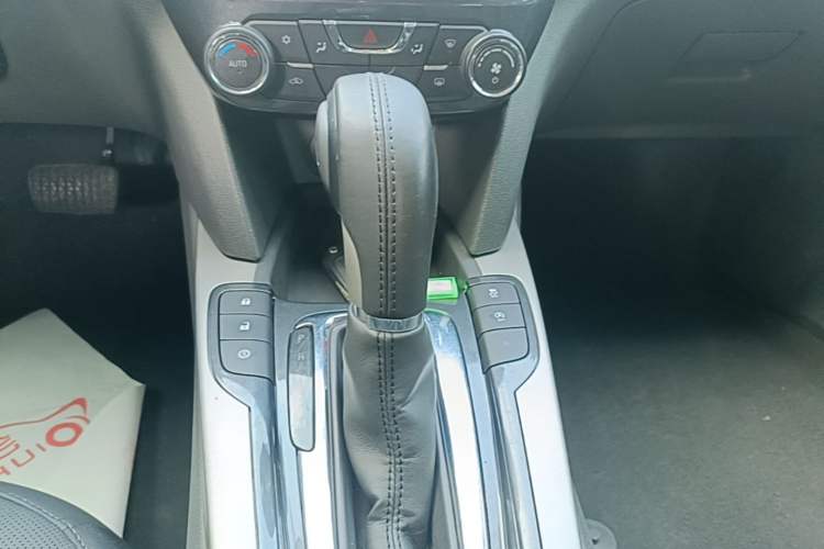 Used Chevrolet Malibu 2018 530T Automatic Fashion Edition Gear Lever