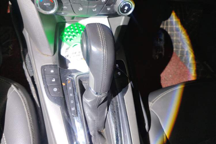 Used Chevrolet Malibu 2018 530T Automatic Fashion Edition Gear Lever