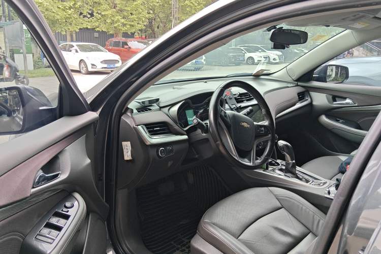 Used Chevrolet Malibu 2018 530T Automatic Luxury Edition Interior 3