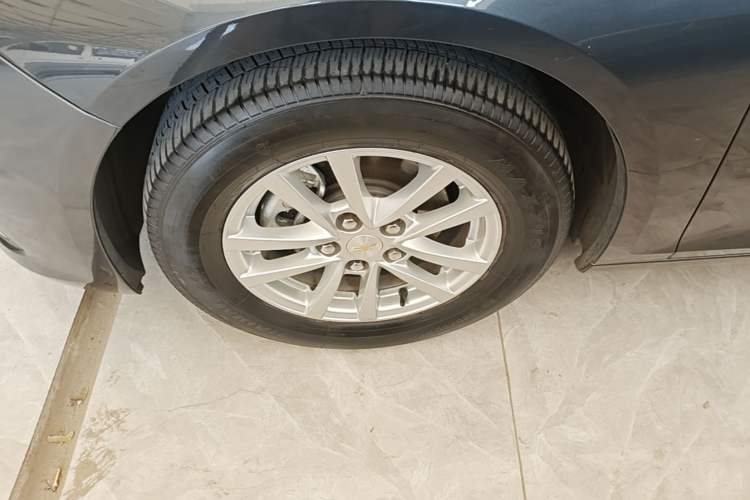 Used Chevrolet Malibu 2018 530T Automatic Fashion Edition Left Front Wheel Hub