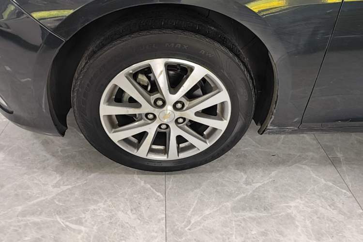 Used Chevrolet Malibu 2018 530T Automatic Luxury Edition Left Front Wheel Hub