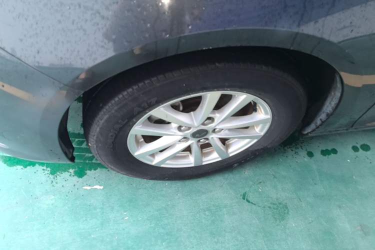 Used Chevrolet Malibu 2018 530T Automatic Fashion Edition Left Front Wheel Hub