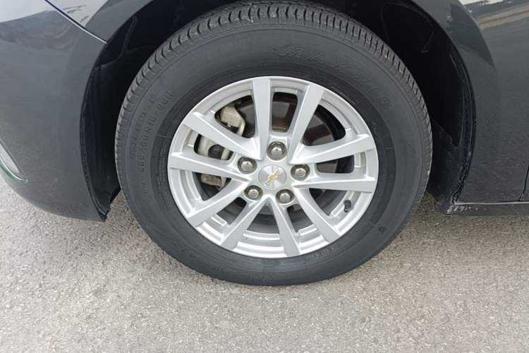 Used Chevrolet Malibu 2018 530T Automatic Fashion Edition Left Front Wheel Hub